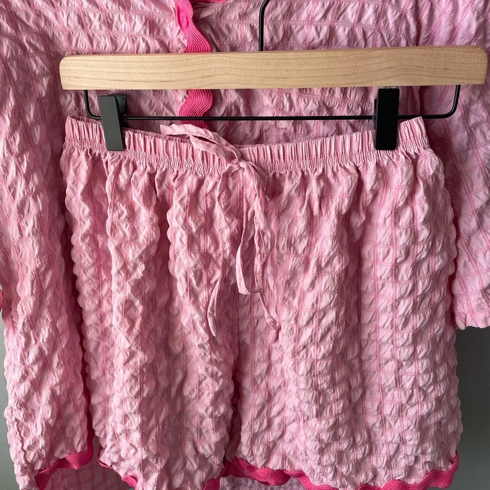 Simply Southern Pink Seersucker Scalloped Trim Shirt and Shorts Set Medium - Picture 9 of 9